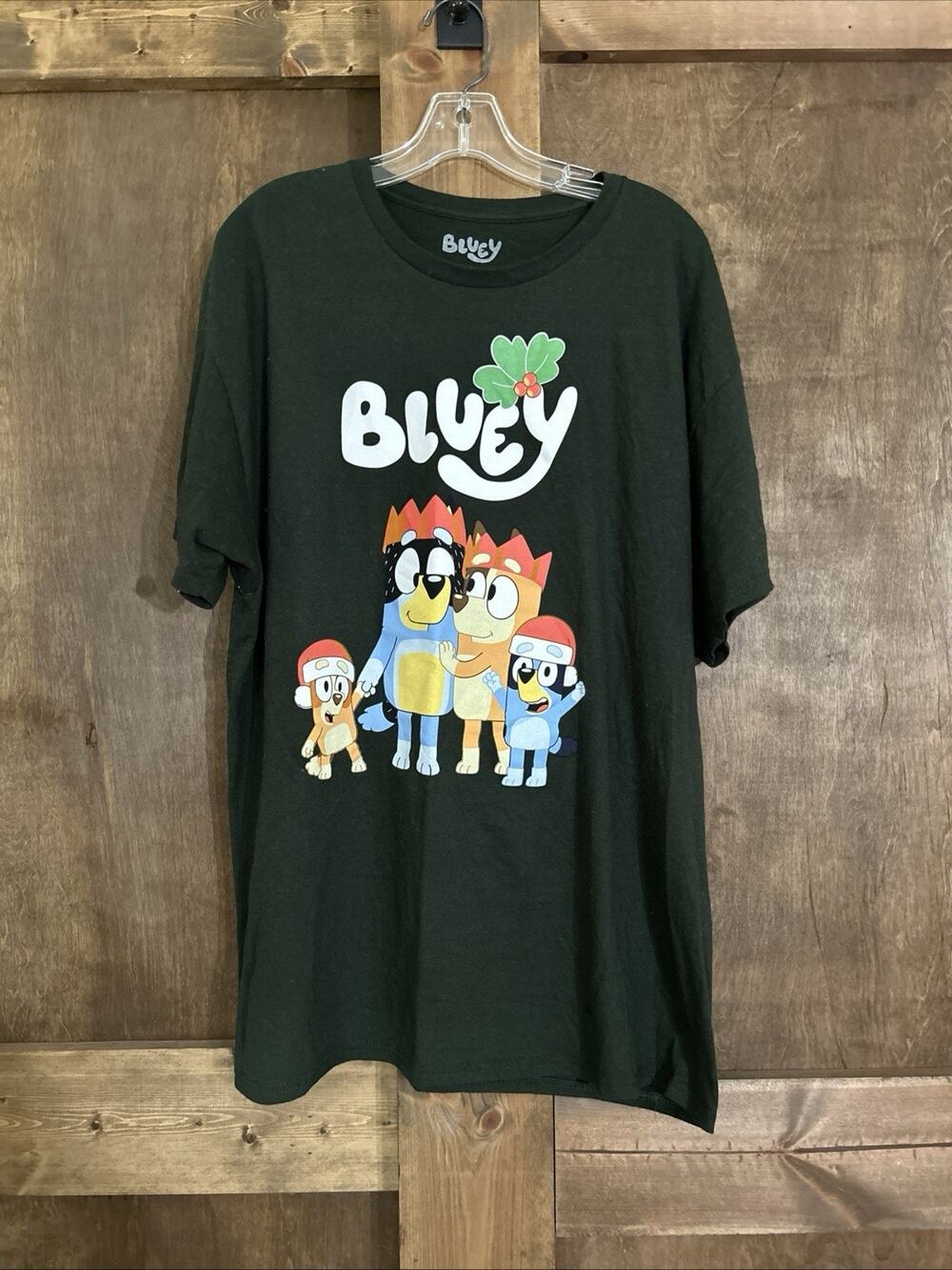 Bluey Seasonal Unisex Dark Green Tee 100% Cotton Size XL Holiday Family Comic